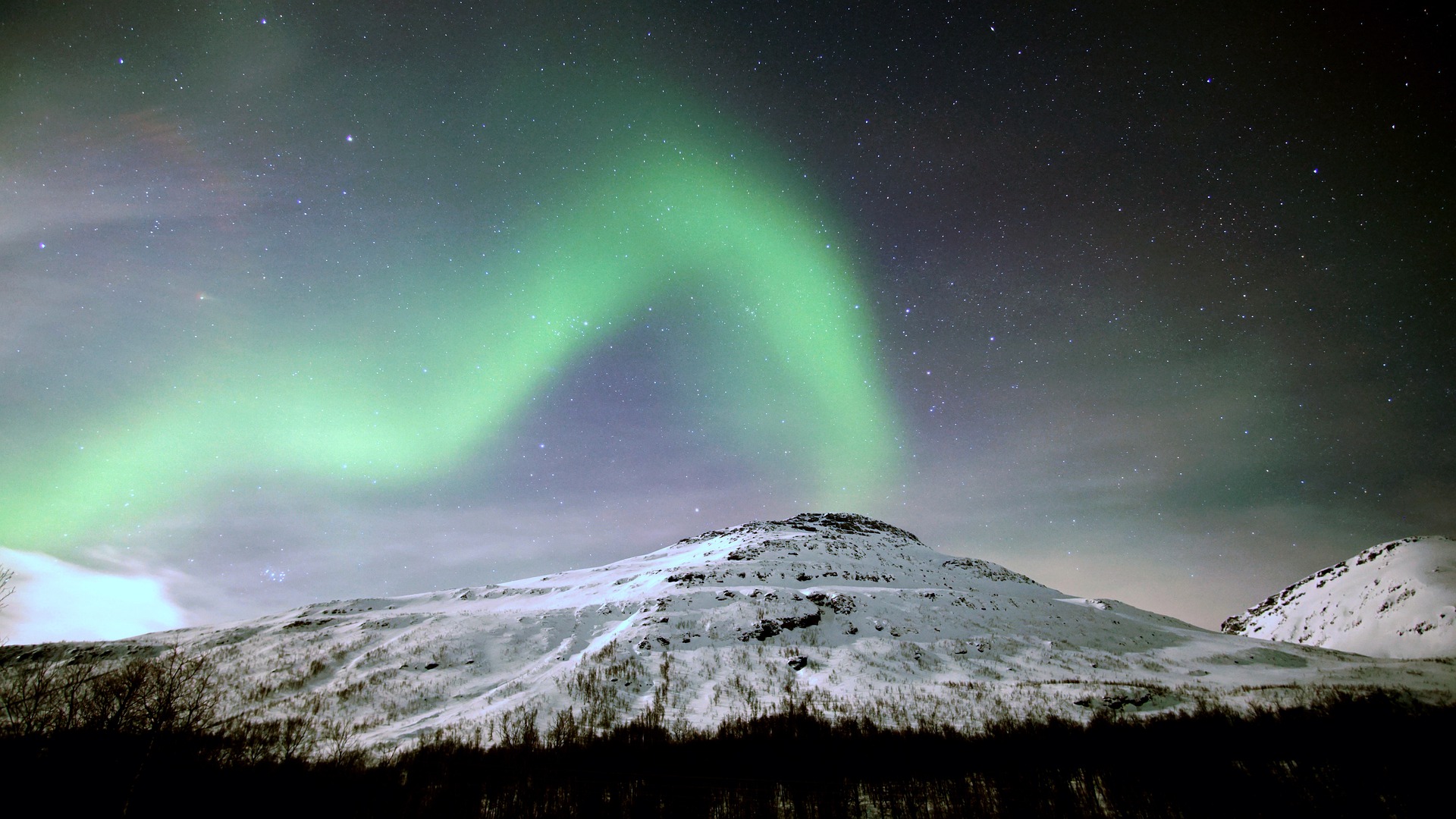 Tempesta geomagnetica che genera un'aurora
