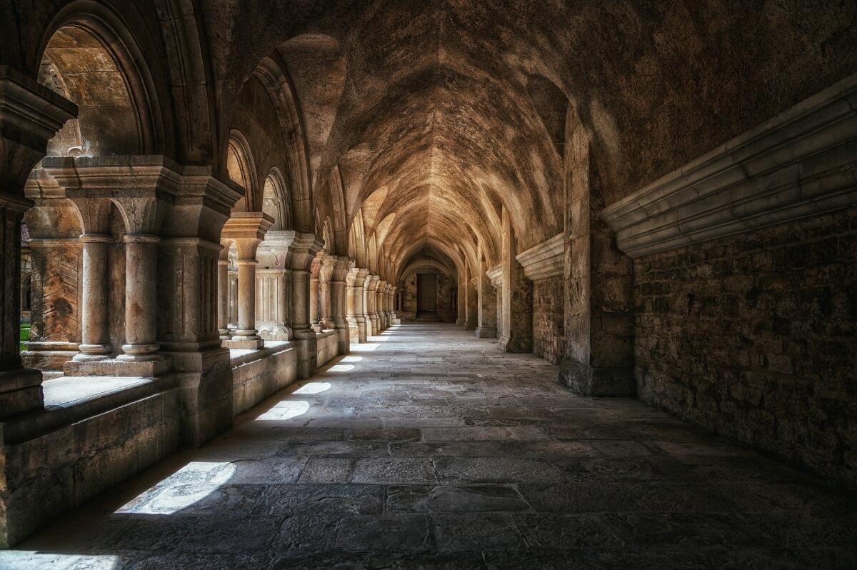 Sentire i sussurri dall'altra parte di una stanza: edifici a volta ellissoidale - 
