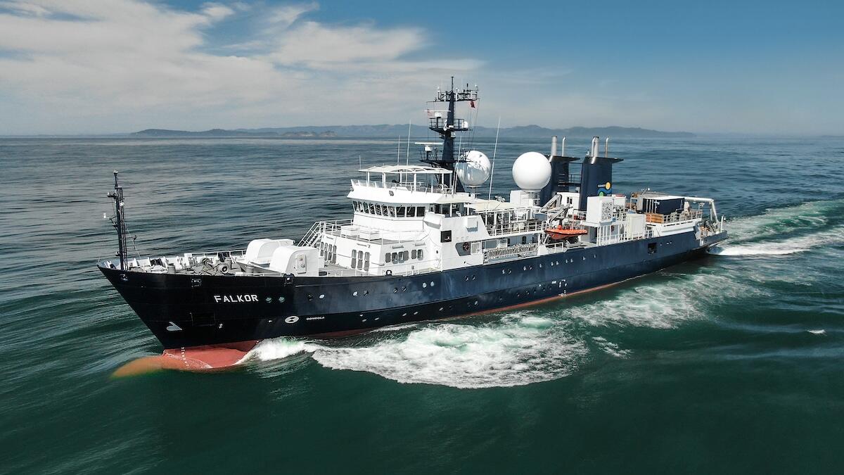 La nave Gaia Blu: il dono dello Schmidt Ocean Institute per il CNR - Reseach Vessel Falkor photographed off the NW coast of the United states. Photo by Shelton Du Preez/SOI.