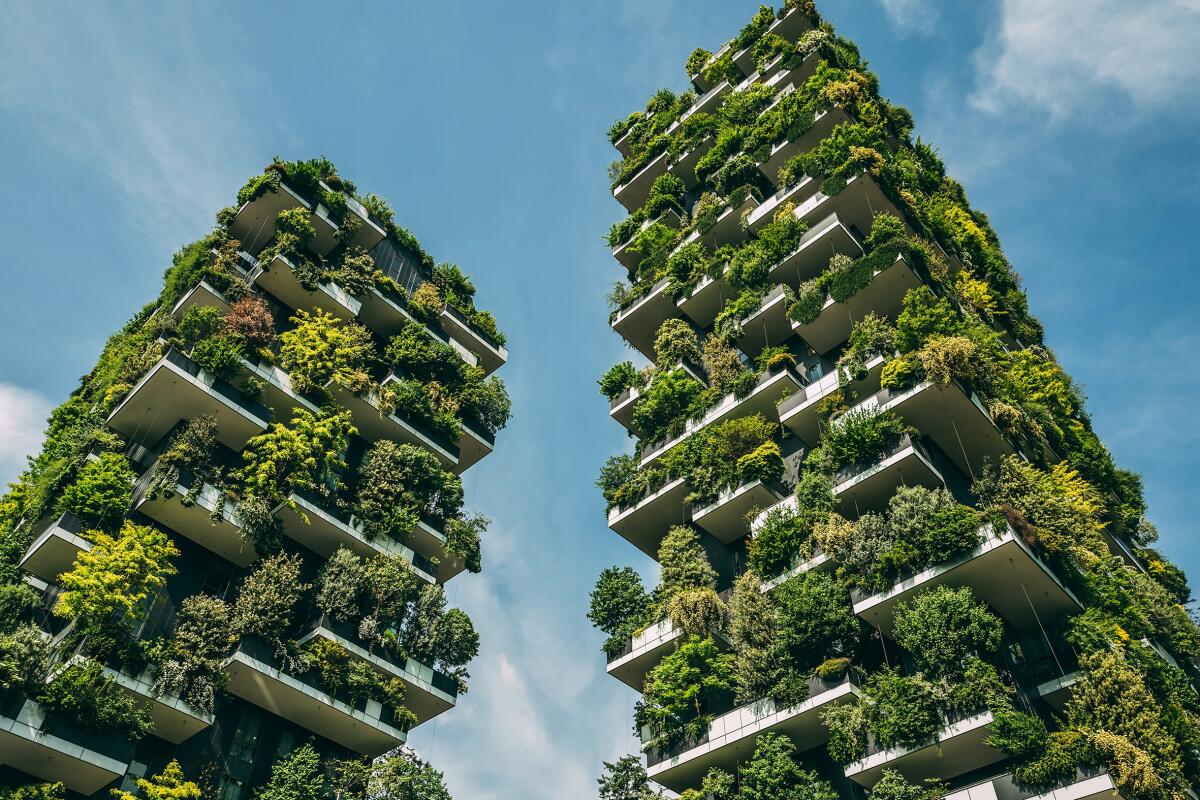 Legge di Bilancio 2022: come gestire Superbonus e bonus minori - MILAN - ITALY/MAY 2018: Bosco Verticale, the innovative architecture design