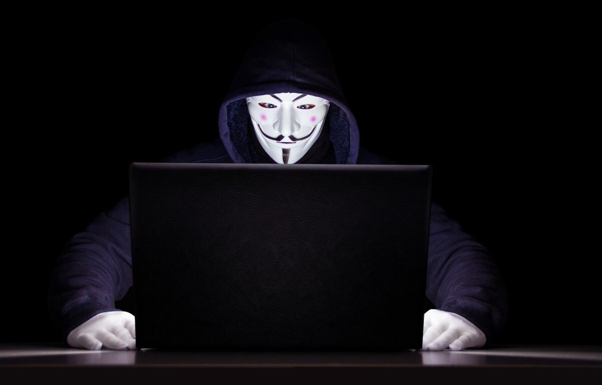 Anonymous attacca la Banca Centrale russa: "online 35mila file" - 