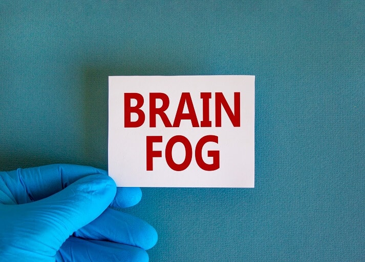 Brain fog, cioè la perdita di capacità di memoria, logica e concentrazione, tra i sintomi di SARS-CoV-2. Crediti: emoha.com