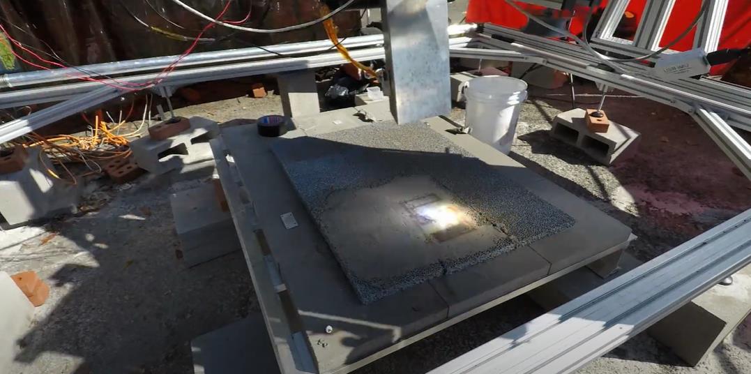 Realizzazione di addizione di materiale attreverso sinterizzazione solare.