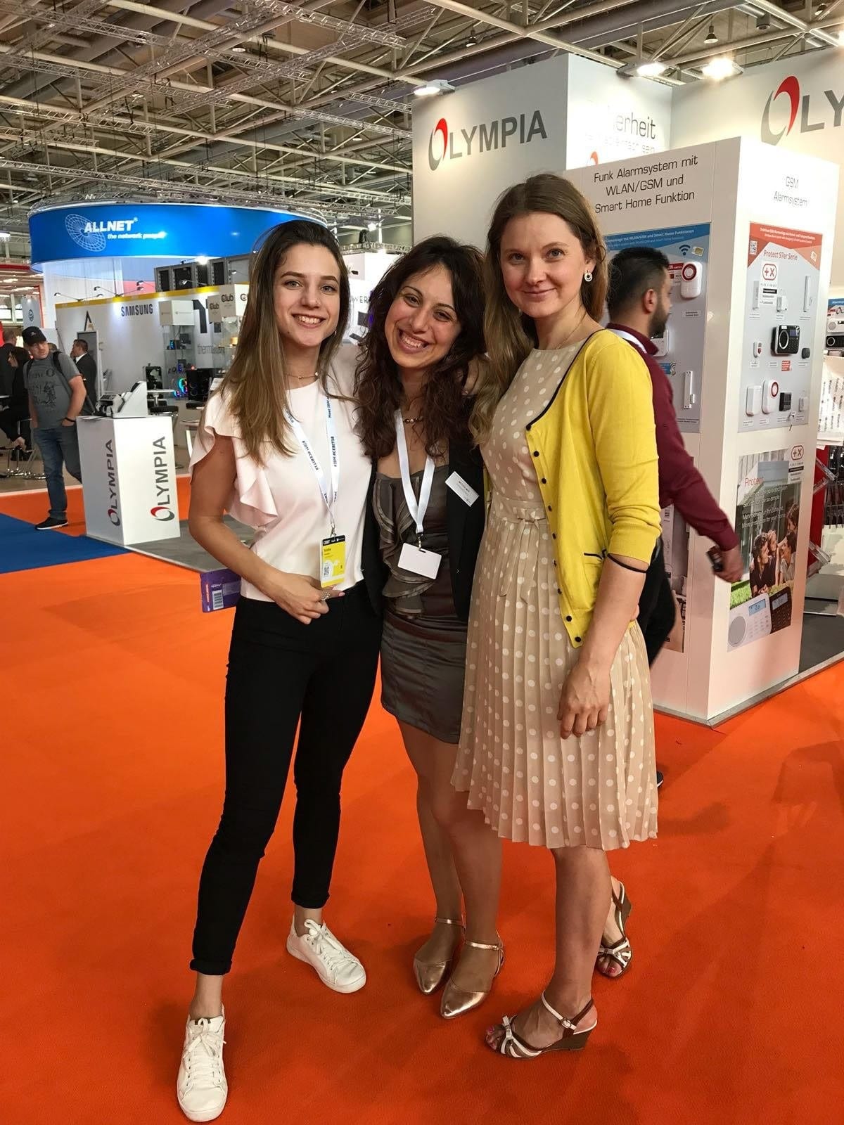 Sinistra Kristina Shatokhina Sales Manager Ucraina, Concita Mauro Sales and Marketing Manager Italia, Ksenia Brack PR and Marketing manager Russi