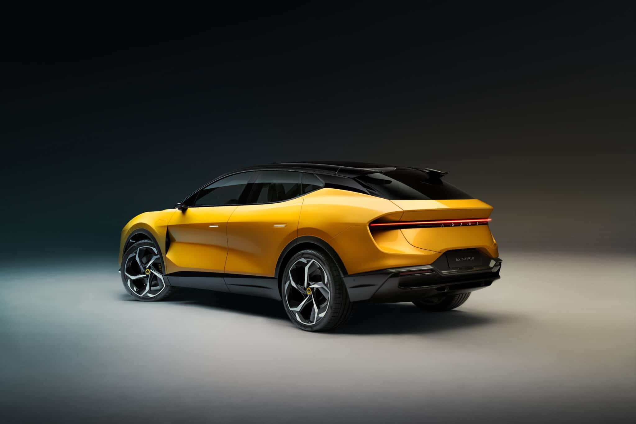 Lotus Eletre: il primo Hyper-SUV elettrico al mondo