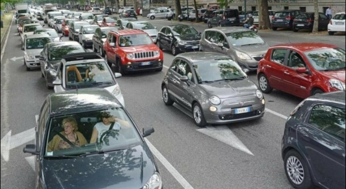 Le auto in Italia sono sempre più vecchie - 