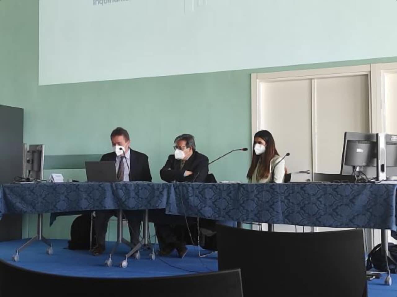 Da sinistra: il Prof. A. Aronne, il Prof. A. Amoresano, la Dott. essa M. Dedes (Foto: Federica Espostito)