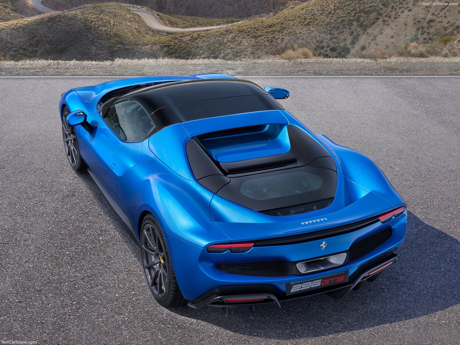 Ferrari 296 GTS: arriva la decappottabile ibrida da 830 cv