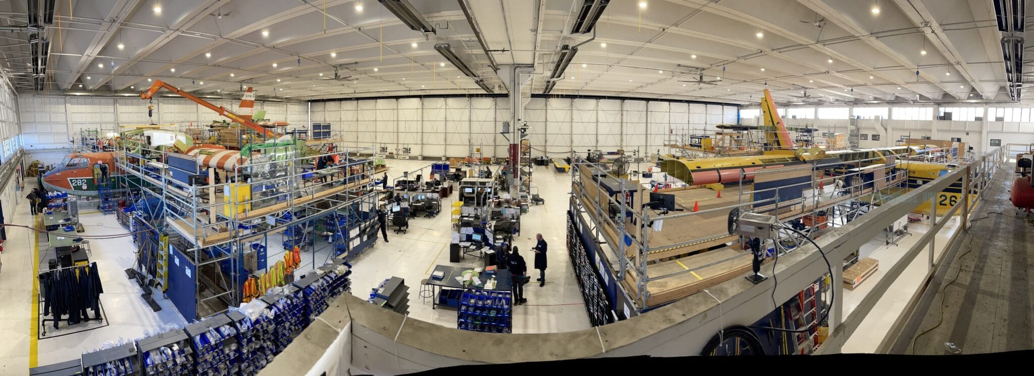 Assemblaggio dei primi modelli di Canadair DHC-515. Credits: De Havilland Canada