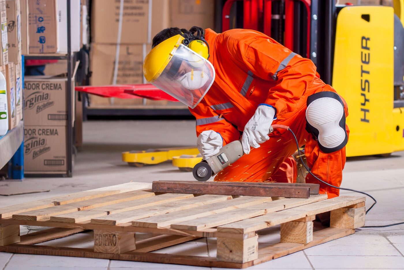 Spesso, la sicurezza sul lavoro viene sottovalutata e questo porta ad avere ancora troppi infortuni e morti sul posto di lavoro.