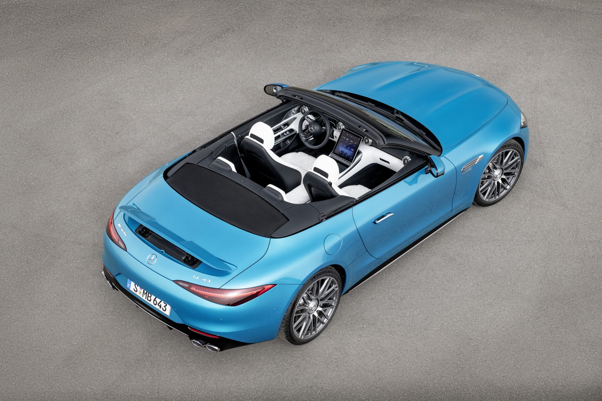 Mercedes-AMG SL 43: l'entry level con tecnologia da Formula 1