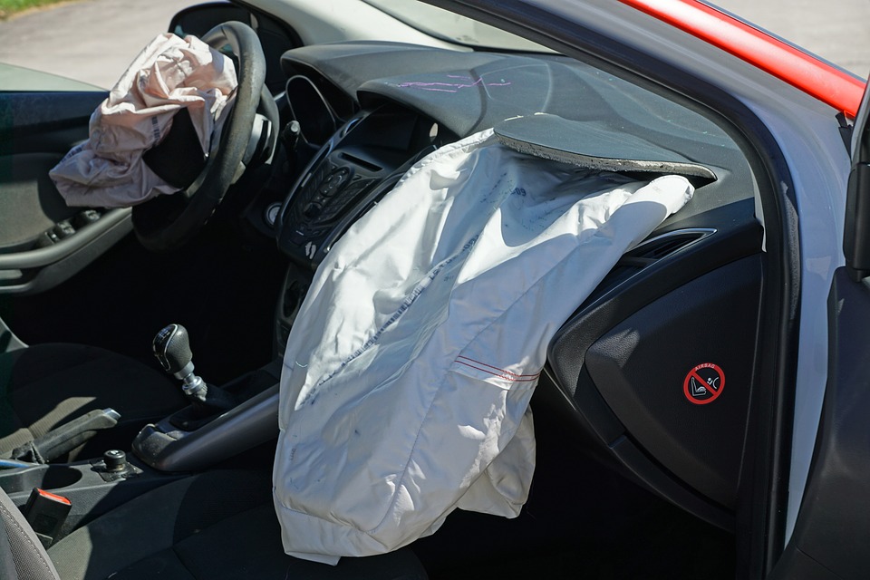 Airbag auto dopo un incidente