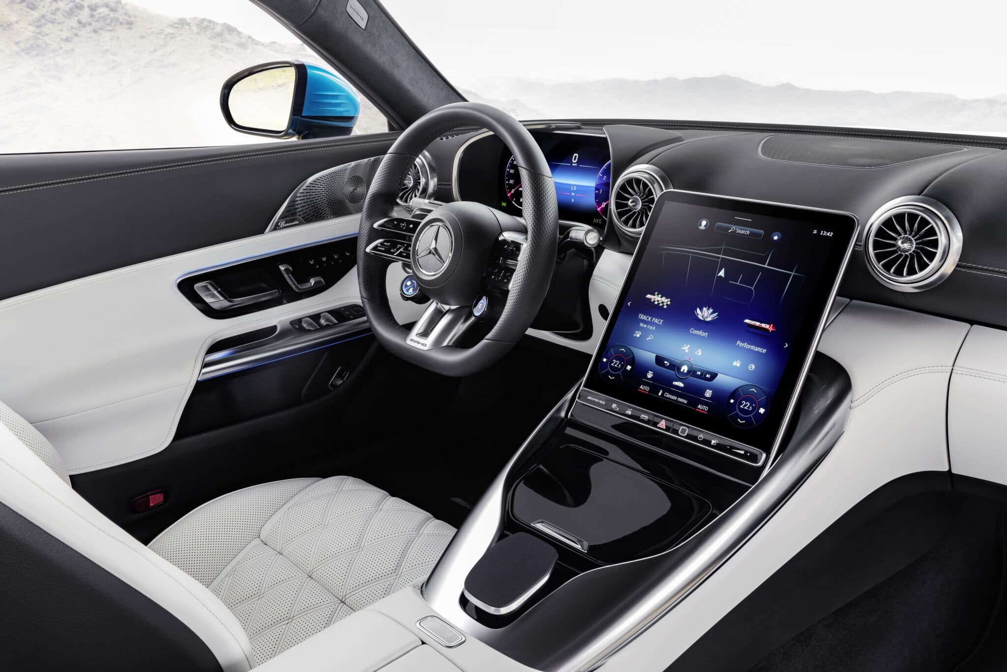 Mercedes-AMG SL 43: l'entry level con tecnologia da Formula 1