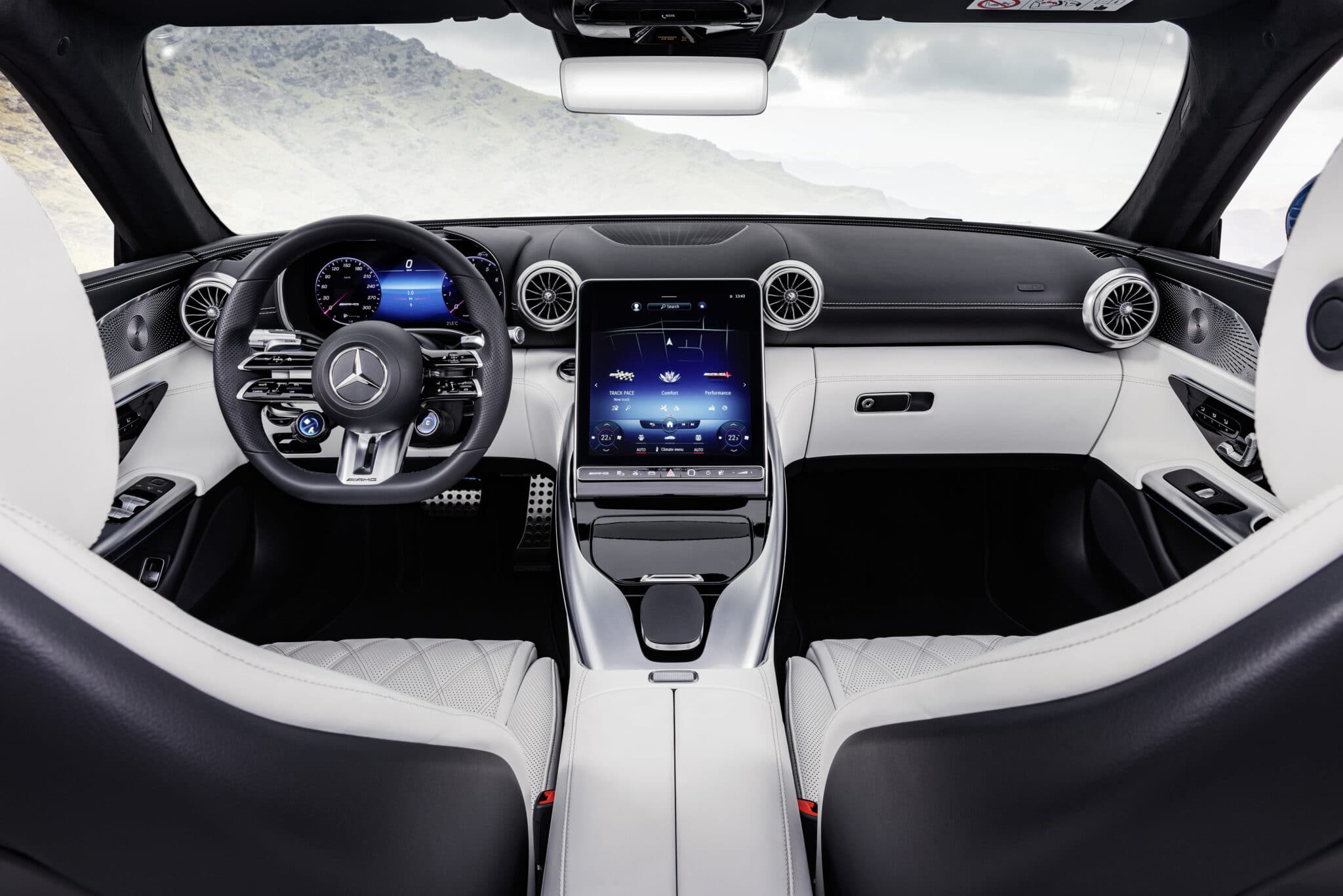 Mercedes-AMG SL 43: l'entry level con tecnologia da Formula 1