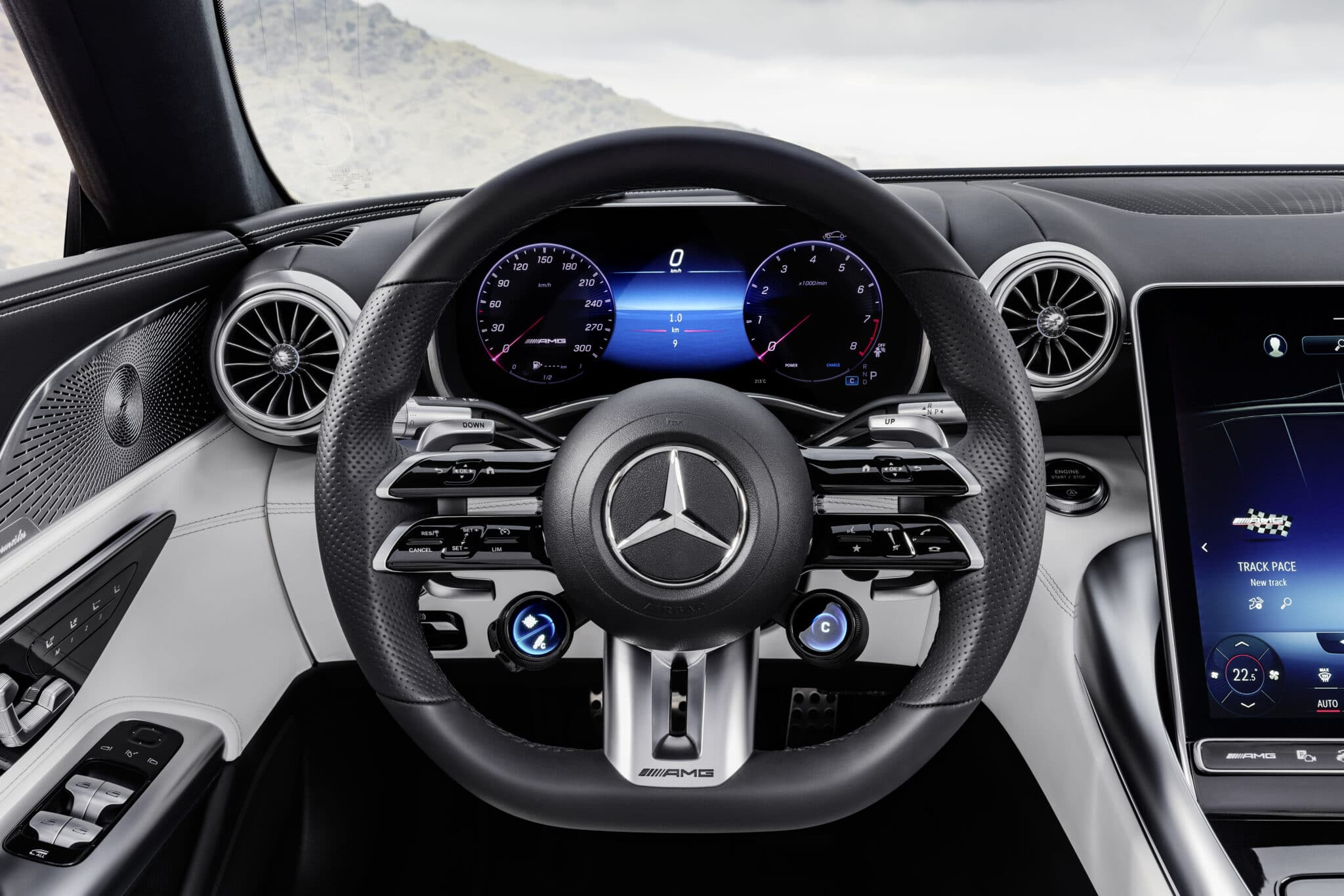 Mercedes-AMG SL 43: l'entry level con tecnologia da Formula 1