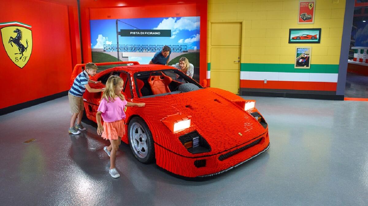 Ferrari F40 in LEGO a grandezza naturale per inaugurare il Legoland California - 