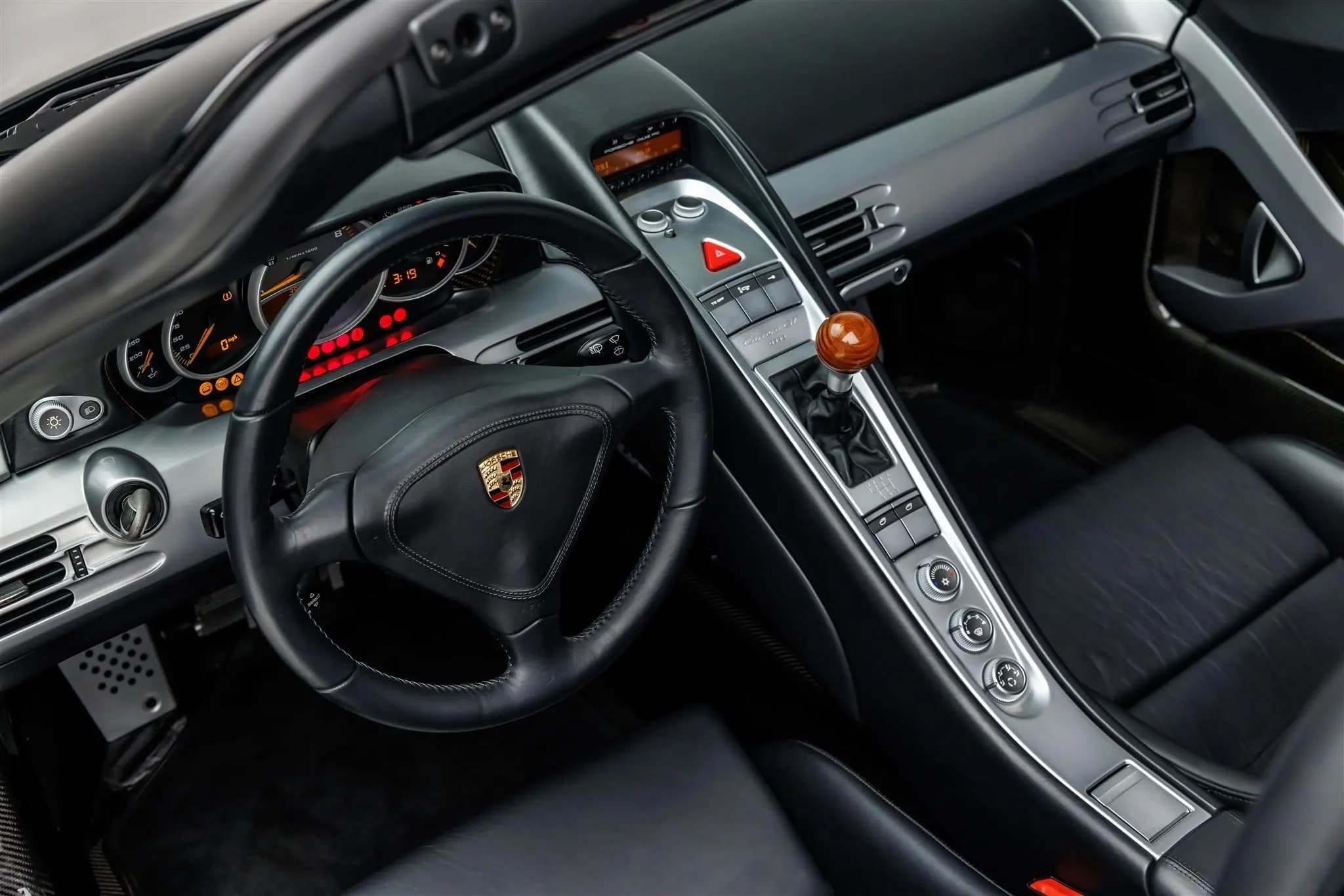 Porsche Carrera GT: la supercar con il V10 progettato per la 24 Ore di Le Mans