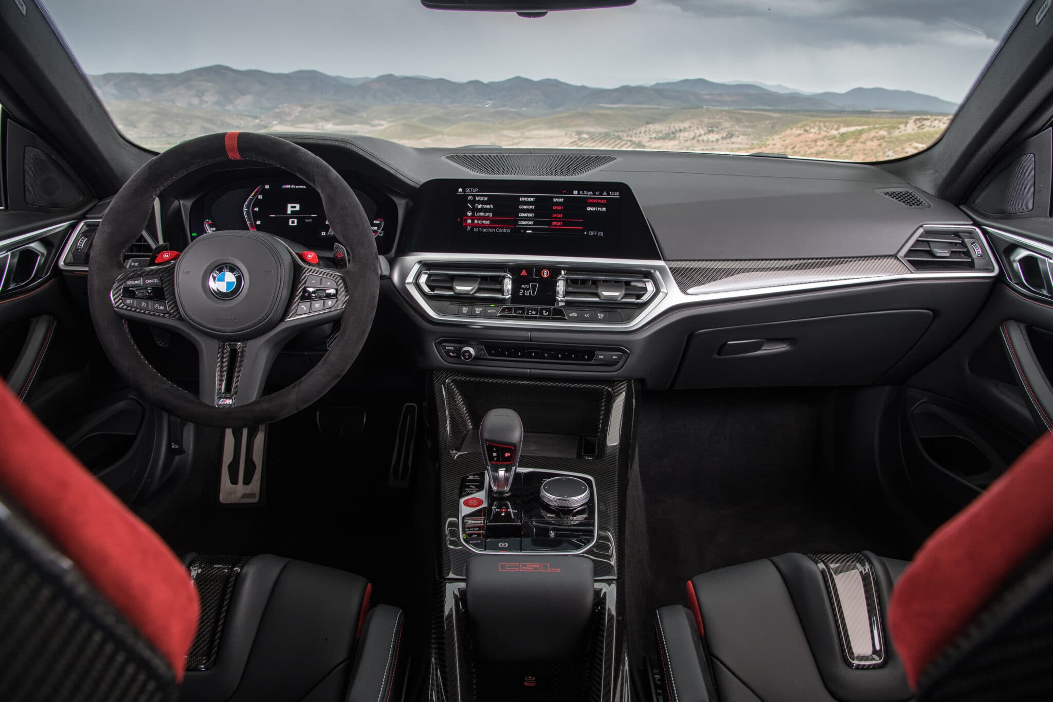 BMW M4 CSL, nata per aggredire i cordoli