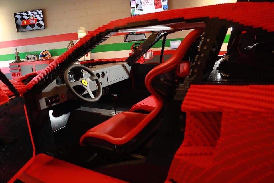 L'abitacolo della F40 in LEGO