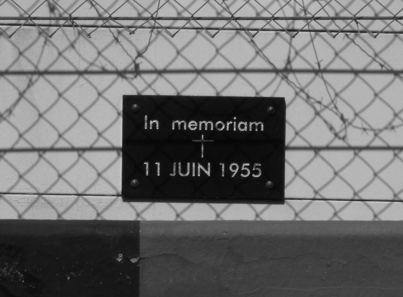 La targa commemorativa dell'incidente di Le Mans del 1955