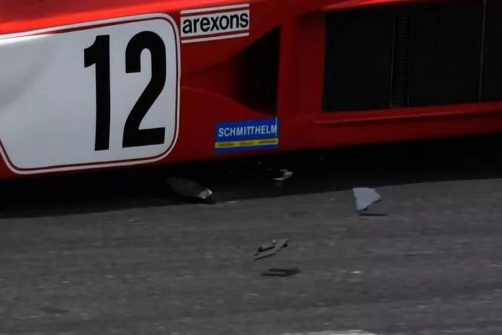 La pastiglia del freno anteriori sinistro frantumata persa dalla Ferrari 312B3 che stava guidando Leclerc - Crediti foto: Motorsport.com