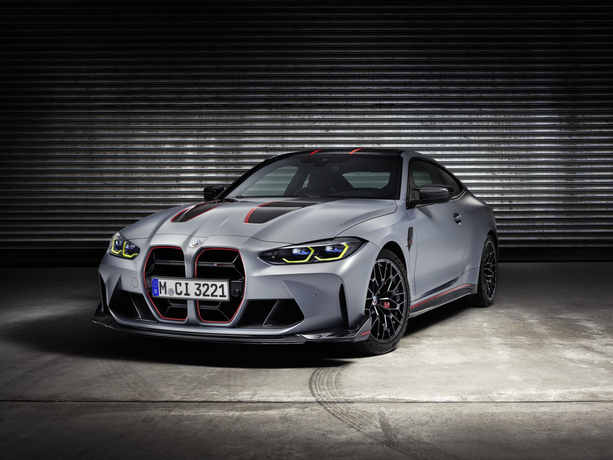 BMW M4 CSL, nata per aggredire i cordoli