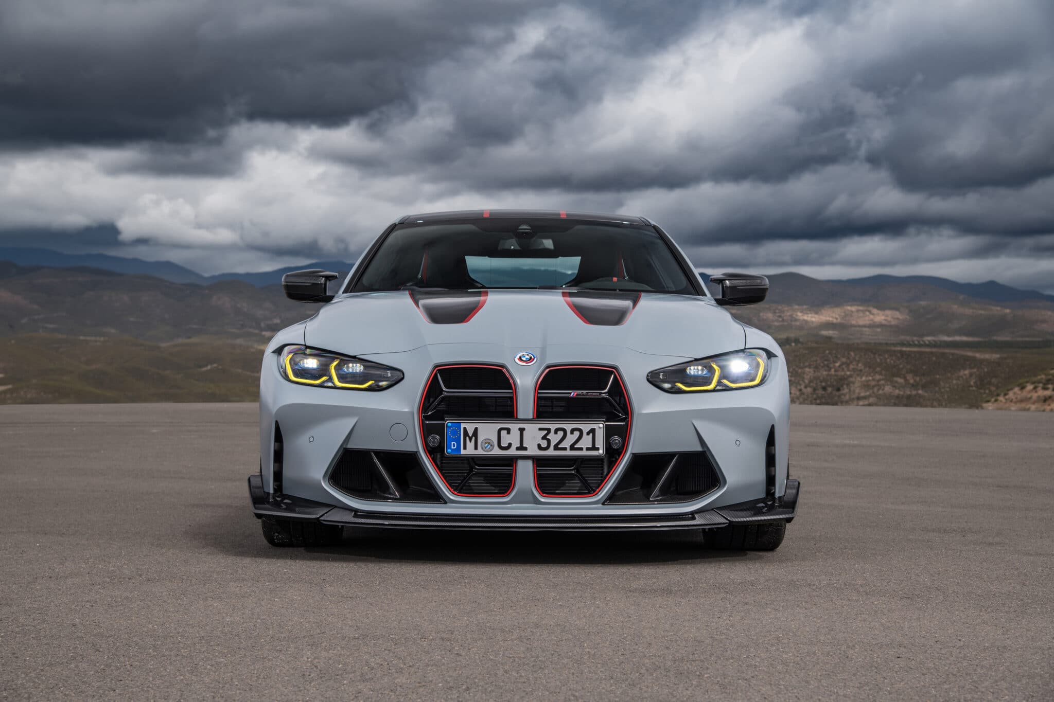 BMW M4 CSL, nata per aggredire i cordoli