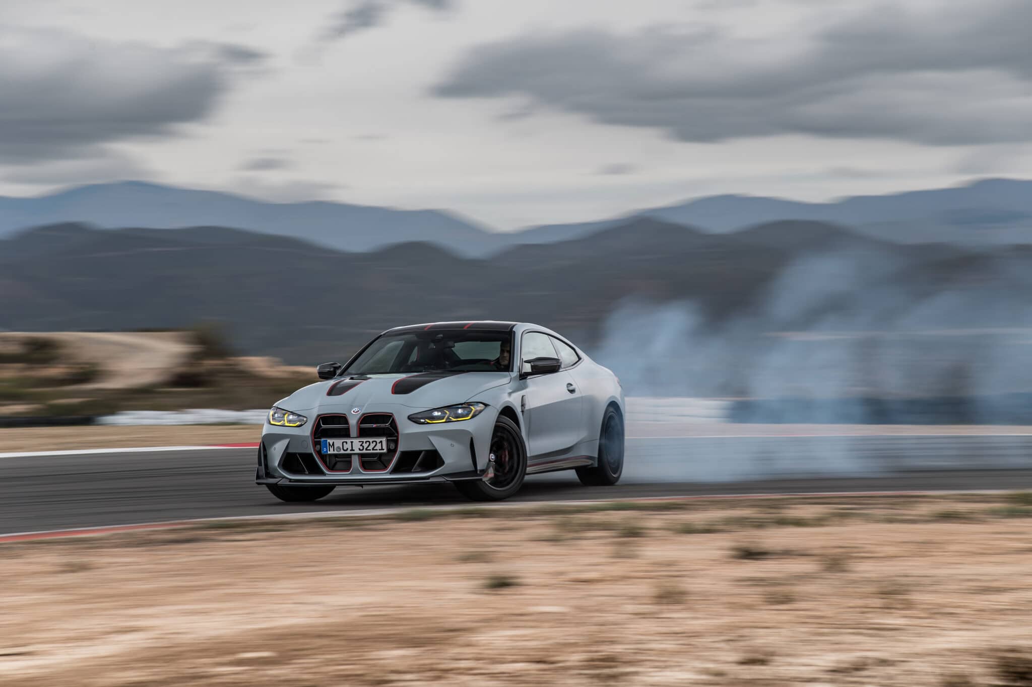 BMW M4 CSL, nata per aggredire i cordoli