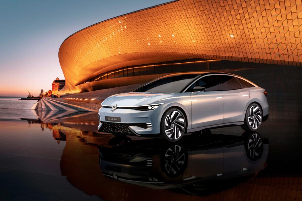 Volkswagen ID.Aero: la berlina completamente elettrica fa la sua apparizione - 