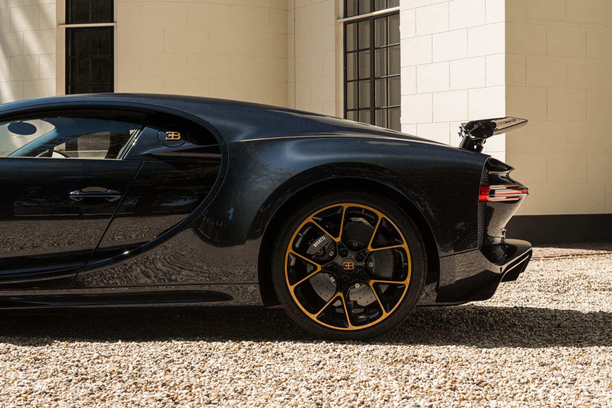 I dettagli in oro della Chiron L'Èbè - Crediti foto: ufficio stampa Bugatti