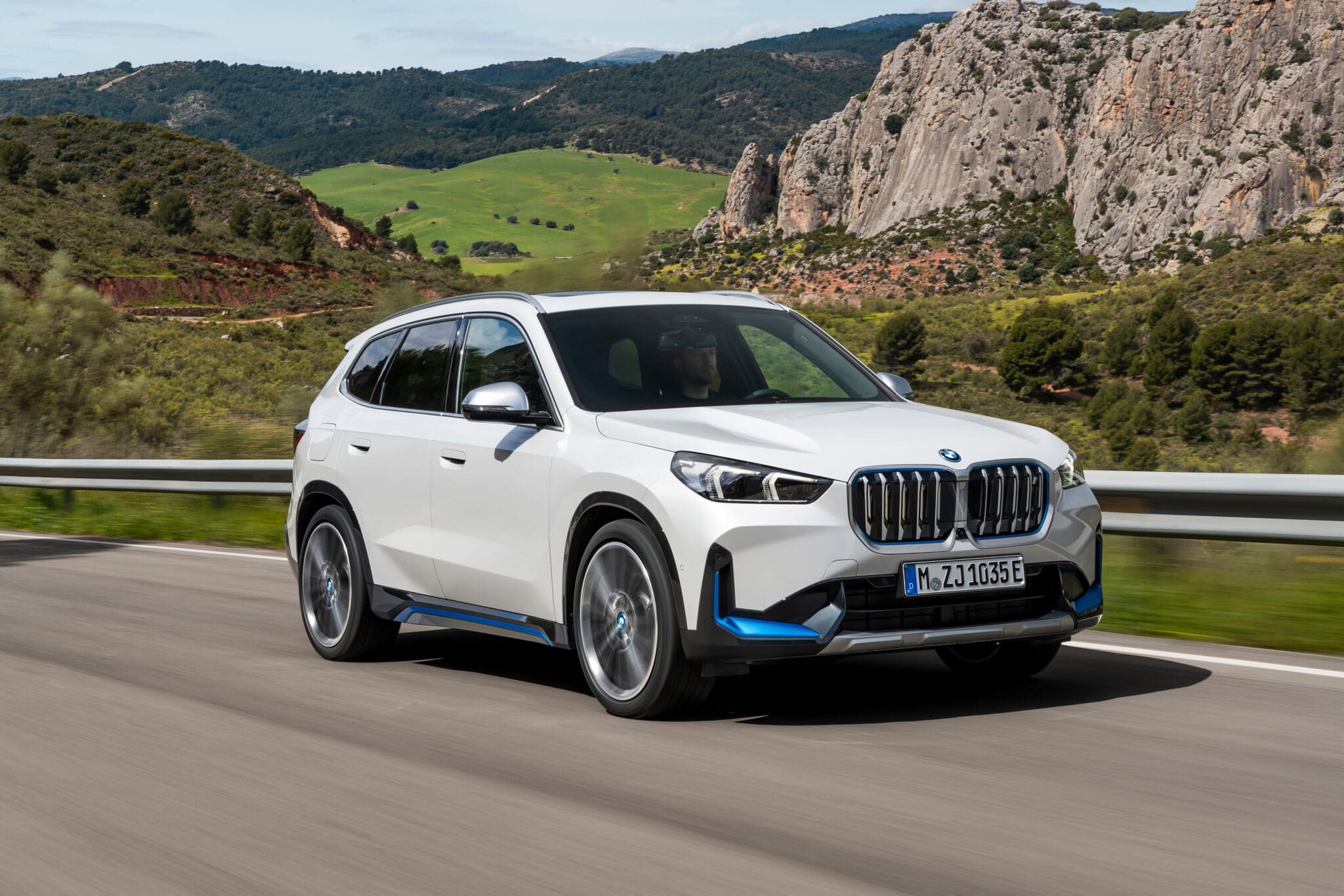 Nuova BMW X1: oltre ai motori endotermici, ecco anche la iX1 elettrica