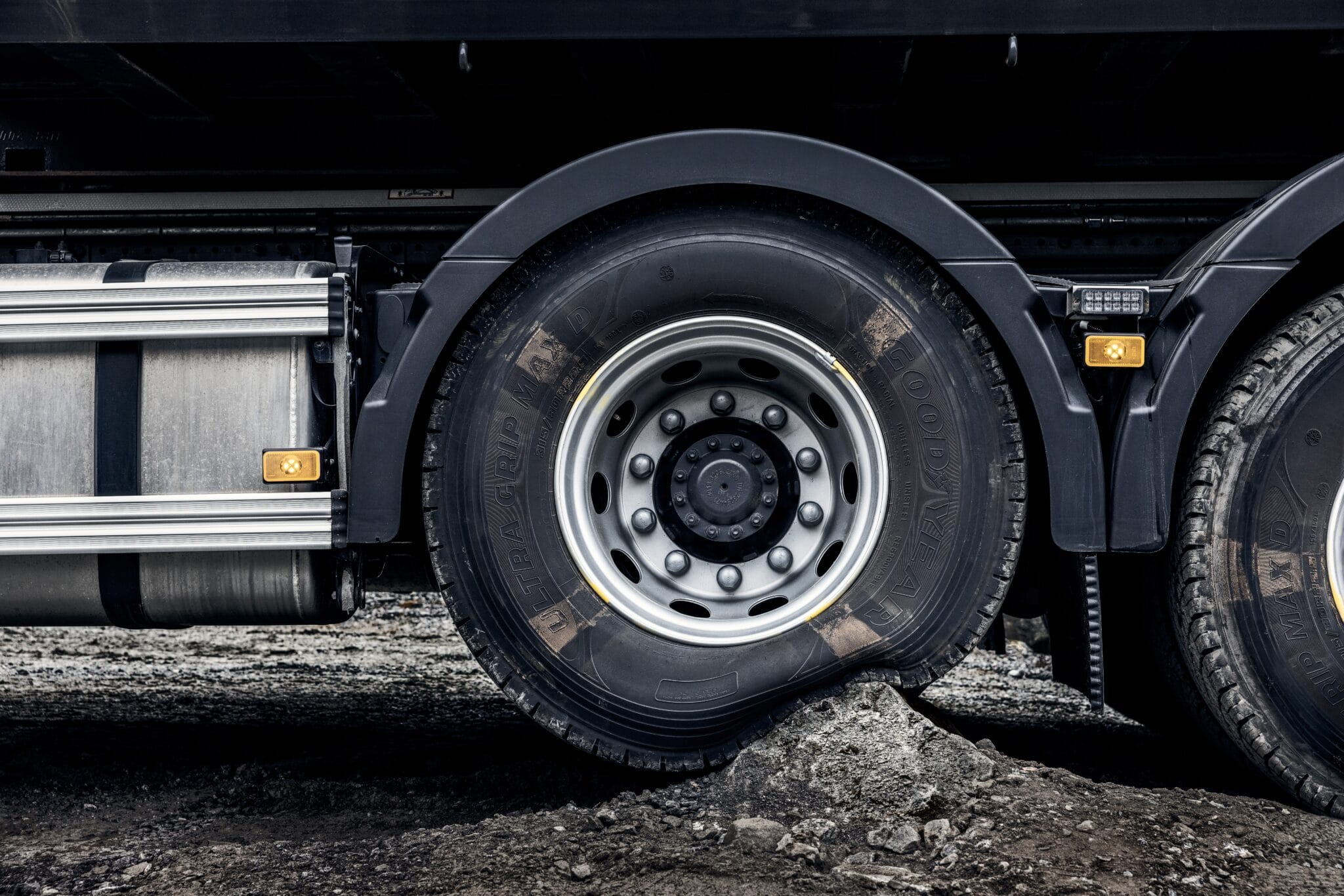 La deformazione dello pneumatico di un mezzo pesante - Crediti foto: ufficio stampa Volvo Trucks