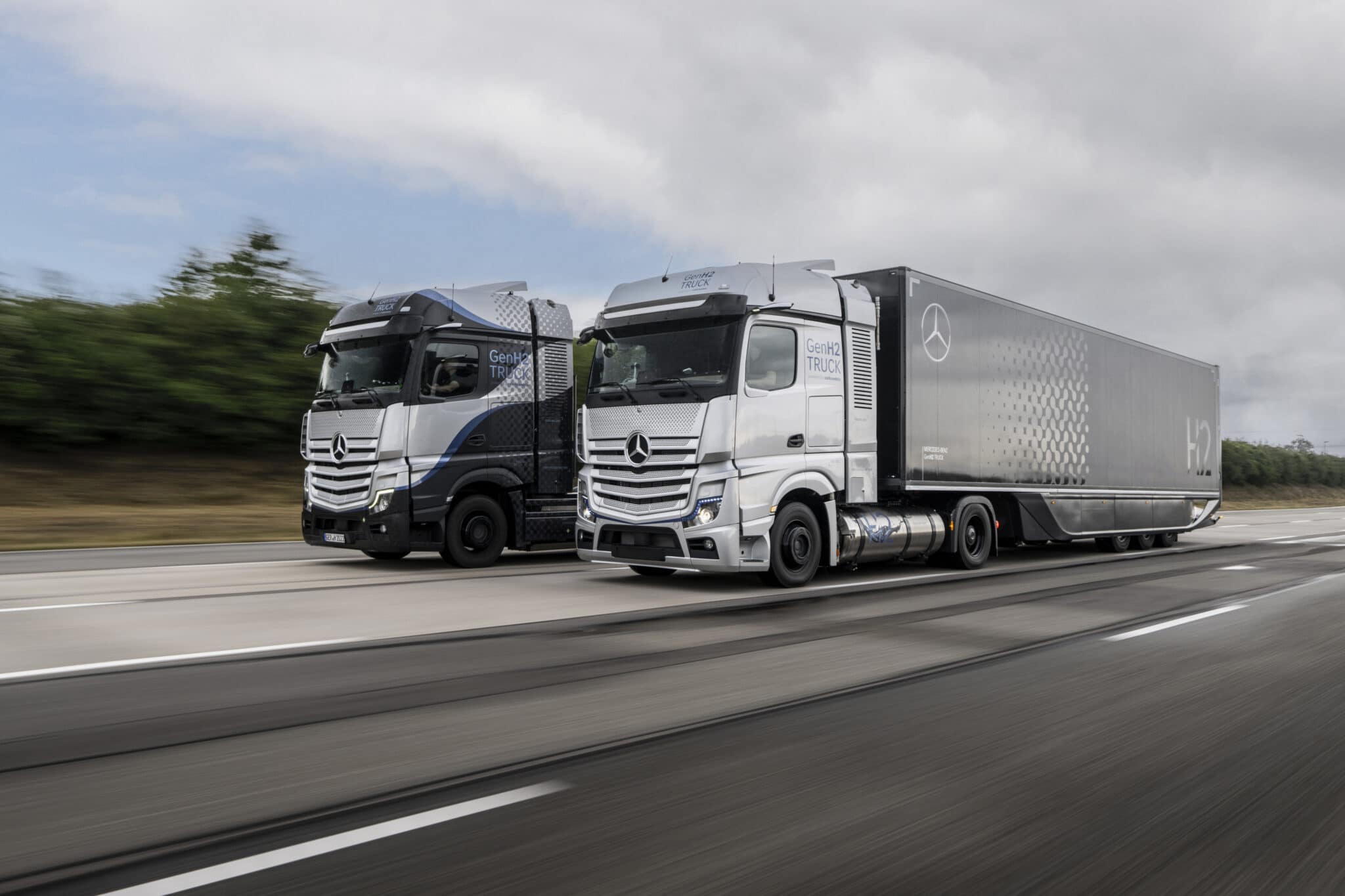 Mercedes e Daimler sviluppano la possibilità di usare l'idrogeno con celle a combustibile per i mezzi pesanti