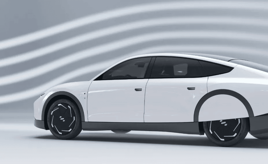 Comincia la produzione dell'auto solare