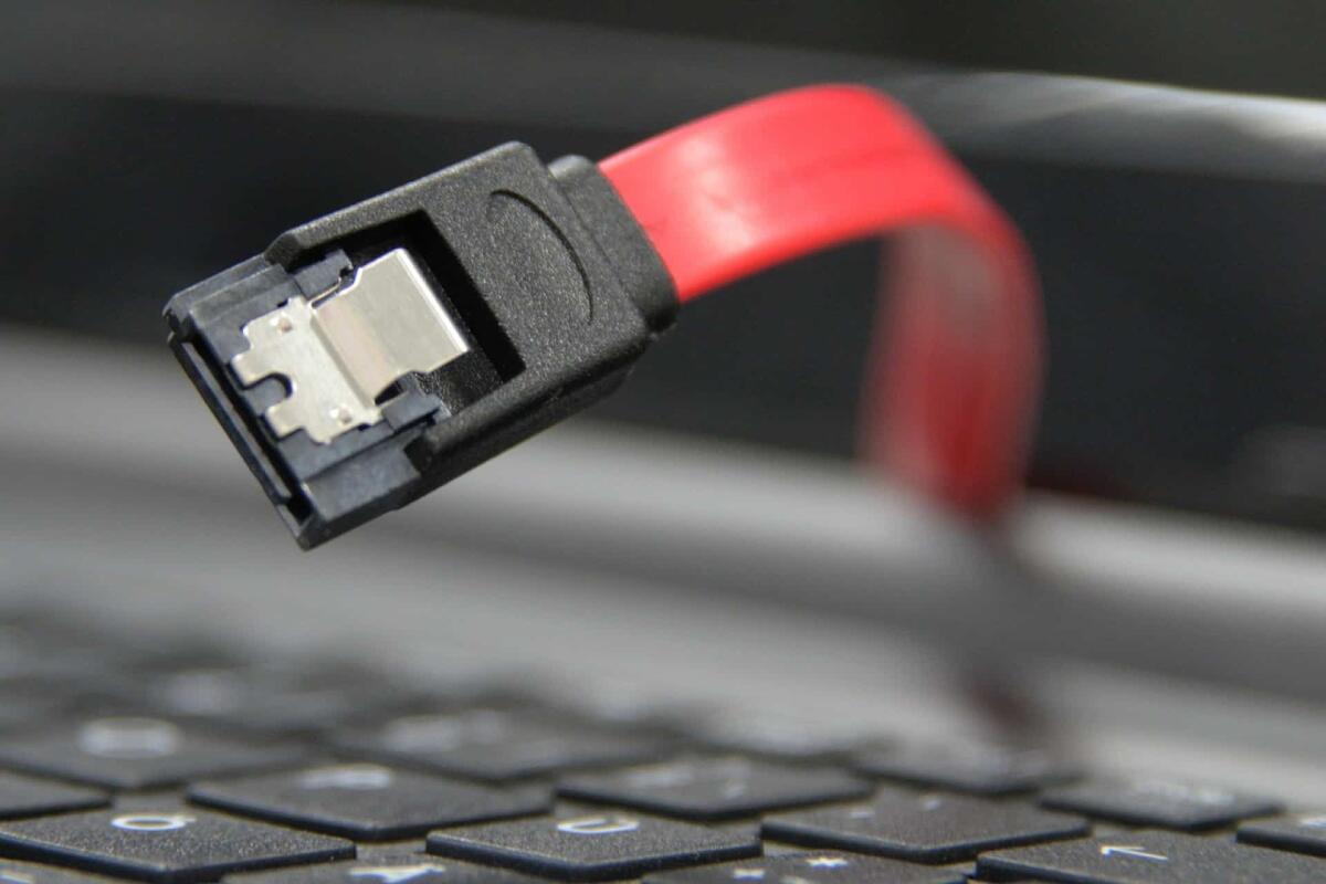 Sfruttare i cavi SATA come antenna per rubare dati in modalità wireless - 