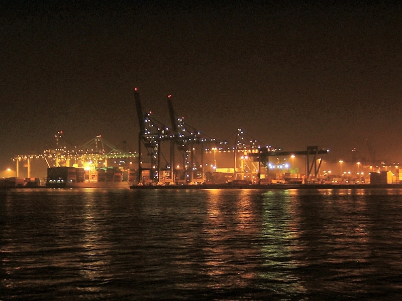 Il porto di Rotterdam. Fonte: Wikimedia Commons