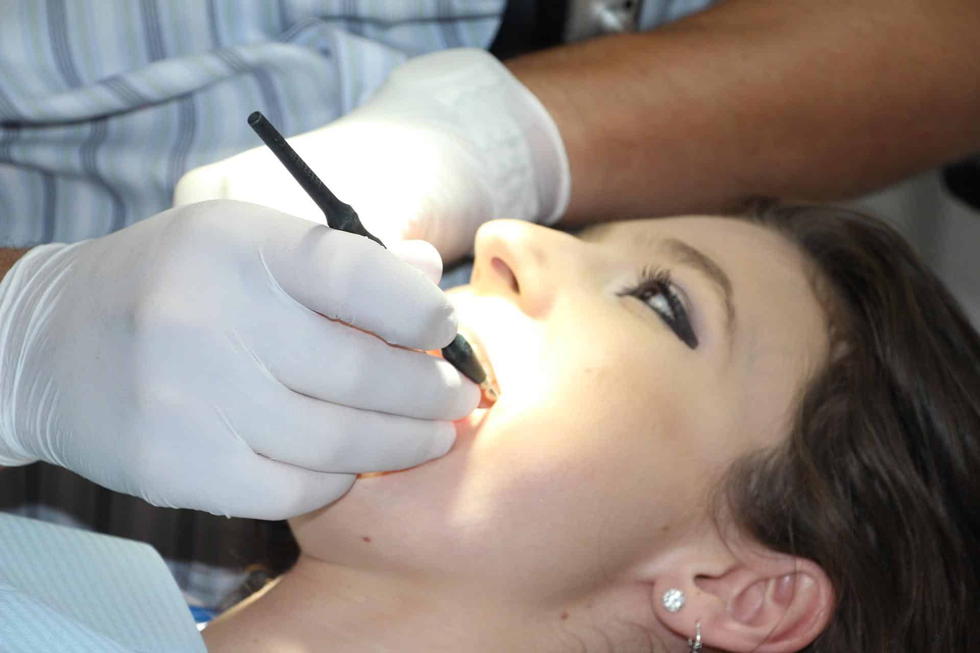Salute dei denti: si rafforza la tendenza a curarsi all'estero