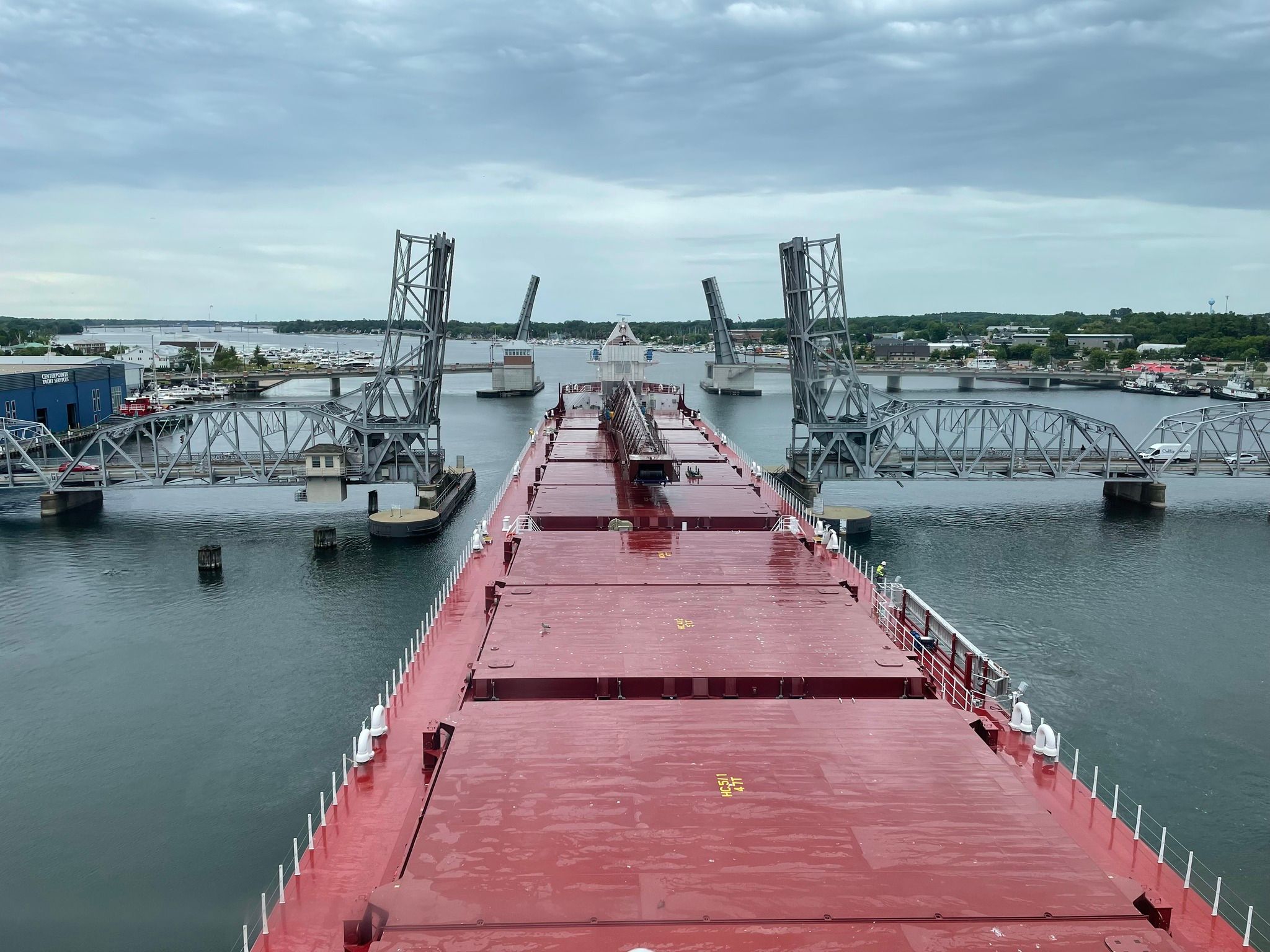 La Mark W. Barker in navigazione attraverso il Sturgeon Bay ship canal.  Fonte: Pagina Facebook Interlake Steamship Company