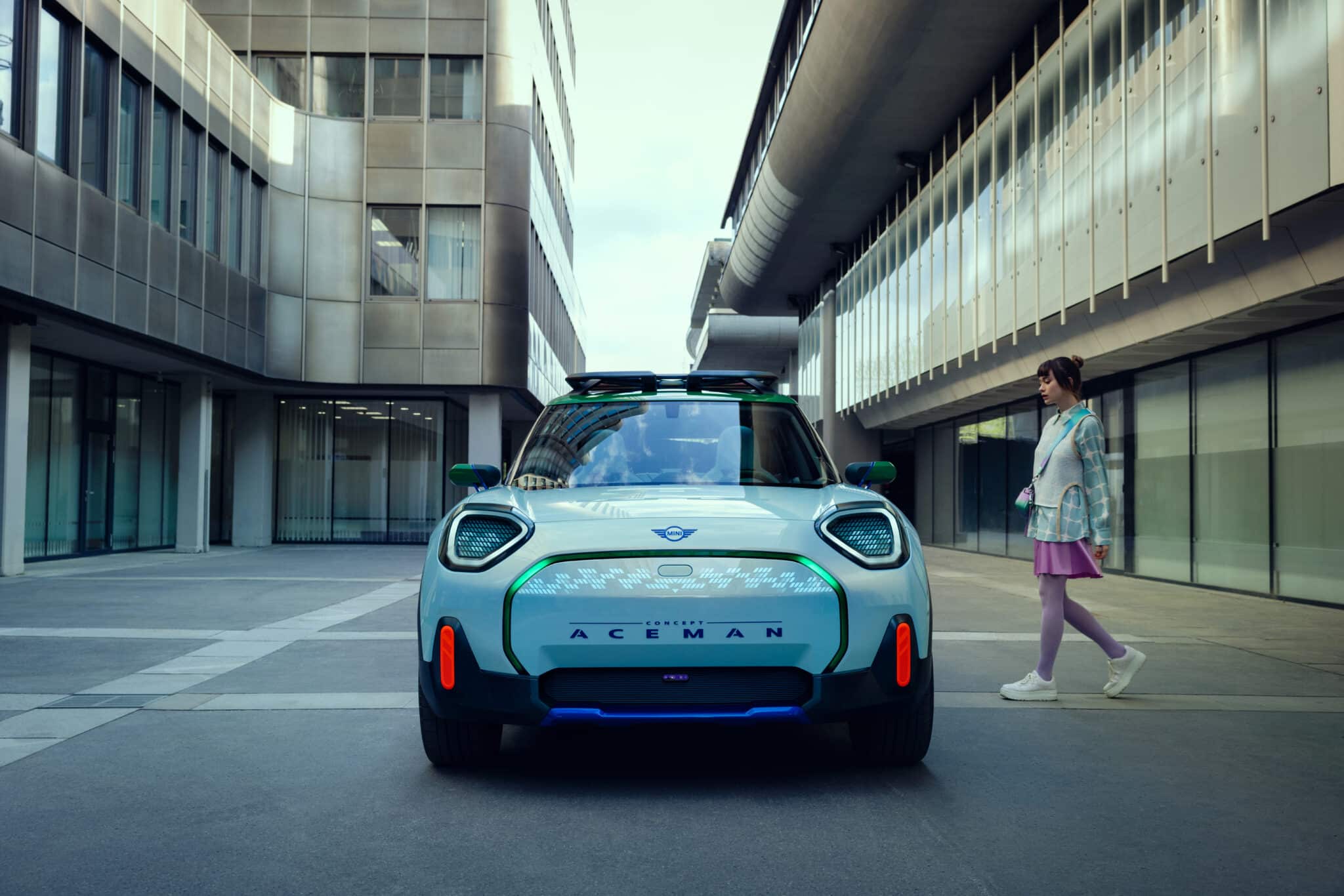 L'auto dà il benvenuto all'utente che si avvicina - Crediti foto: ufficio stampa Mini