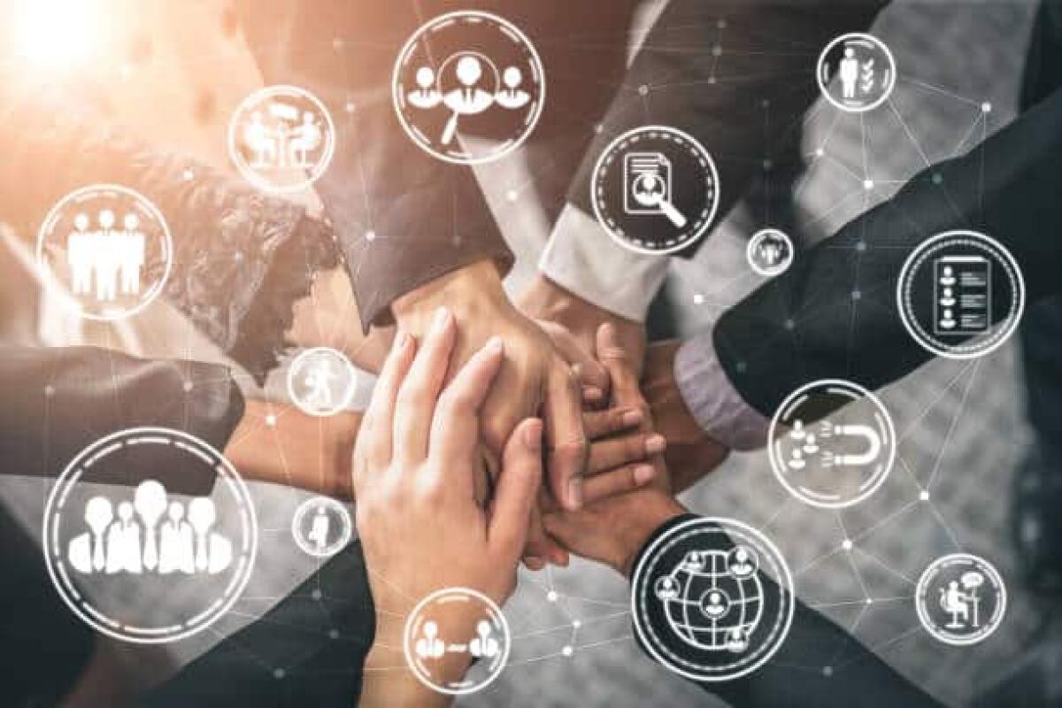 Sociallending, piattaforma per idee d'impatto - Human Resources Recruitment and People Networking Concept. Modern graphic interface showing professional employee hiring and headhunter seeking interview candidate for future manpower.