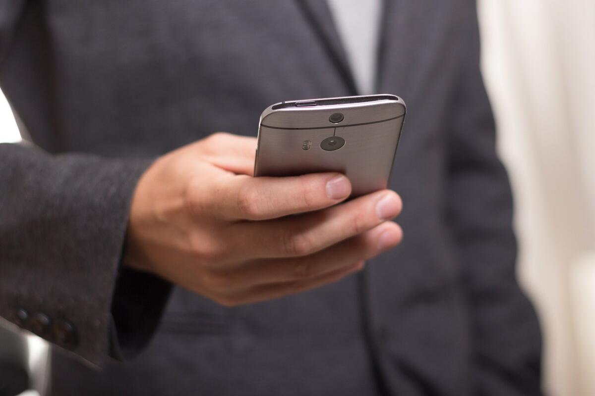 Cerchi uno smartphone economico e di qualità? Scegli un dispositivo ricondizionato - imitazione digitale contagiosa da smartphone
