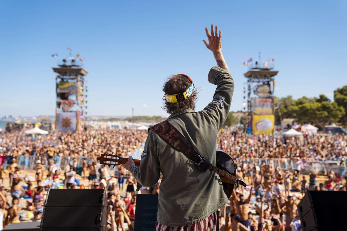 Jova Beach Party, i pro e i contro di un evento non proprio ad impatto 0 - 