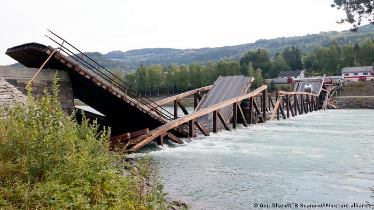 Il ponte di legno Tretten, “costruito per durare 100 anni”, crolla dopo solo un decennio in Norvegia - 