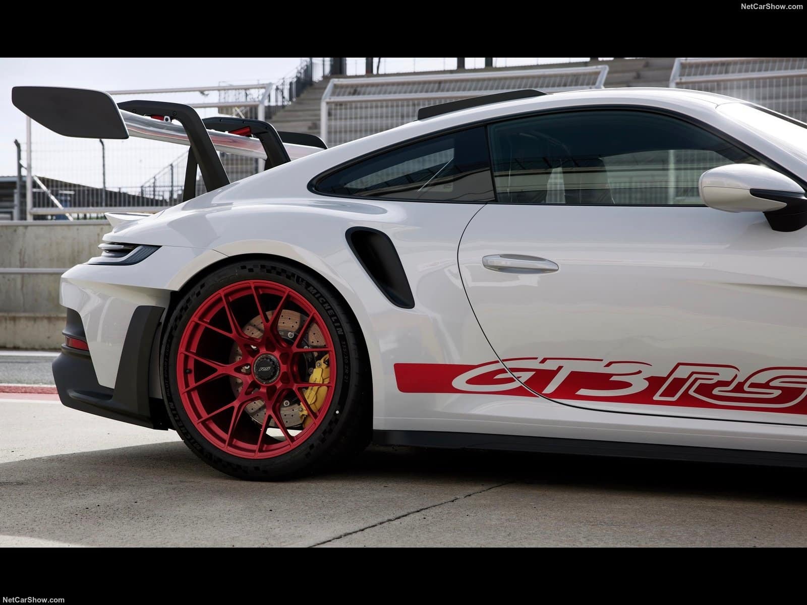 Nuova Porsche 911 GT3 RS: la quintessenza della sportività