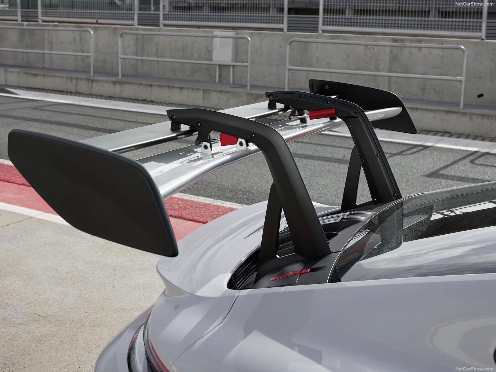 Nuova Porsche 911 GT3 RS: la quintessenza della sportività