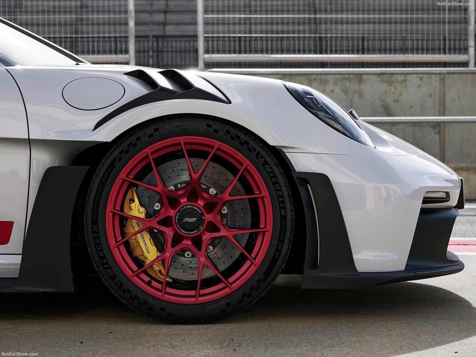 Nuova Porsche 911 GT3 RS: la quintessenza della sportività