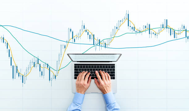 gráfico de velas y análisis del mercado de valores. - japanese candlestick fotografías e imágenes de stock