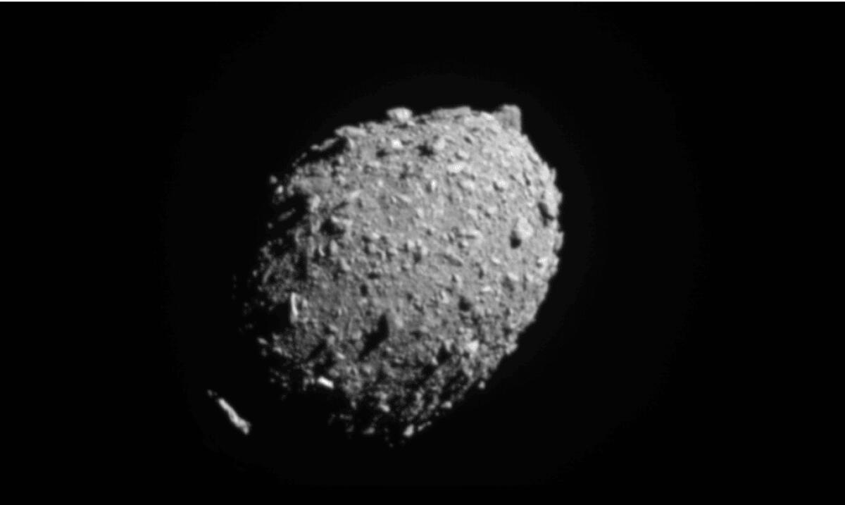 DART ha colpito con successo l'asteroide Dimorphos, dalle dimensioni di uno stadio di calcio - 