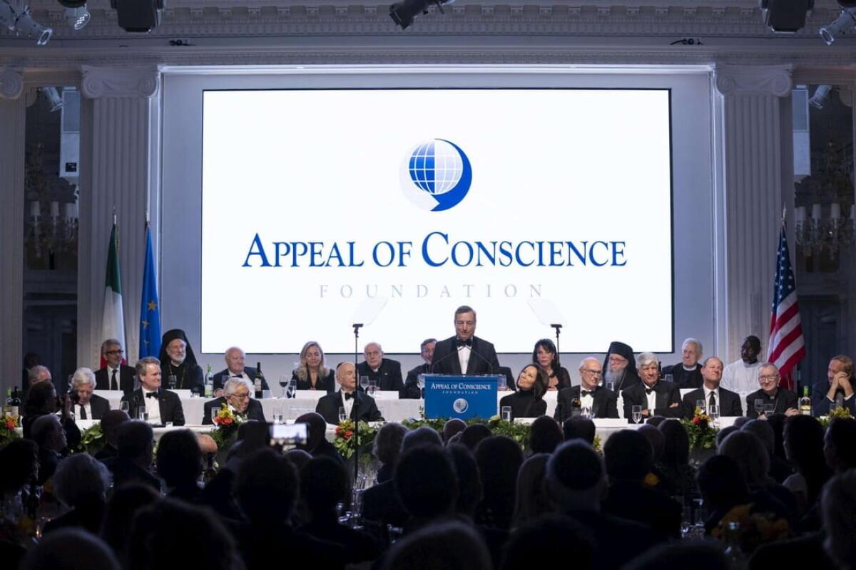 Mario Draghi premiato "Statista dell'anno" a New York - 