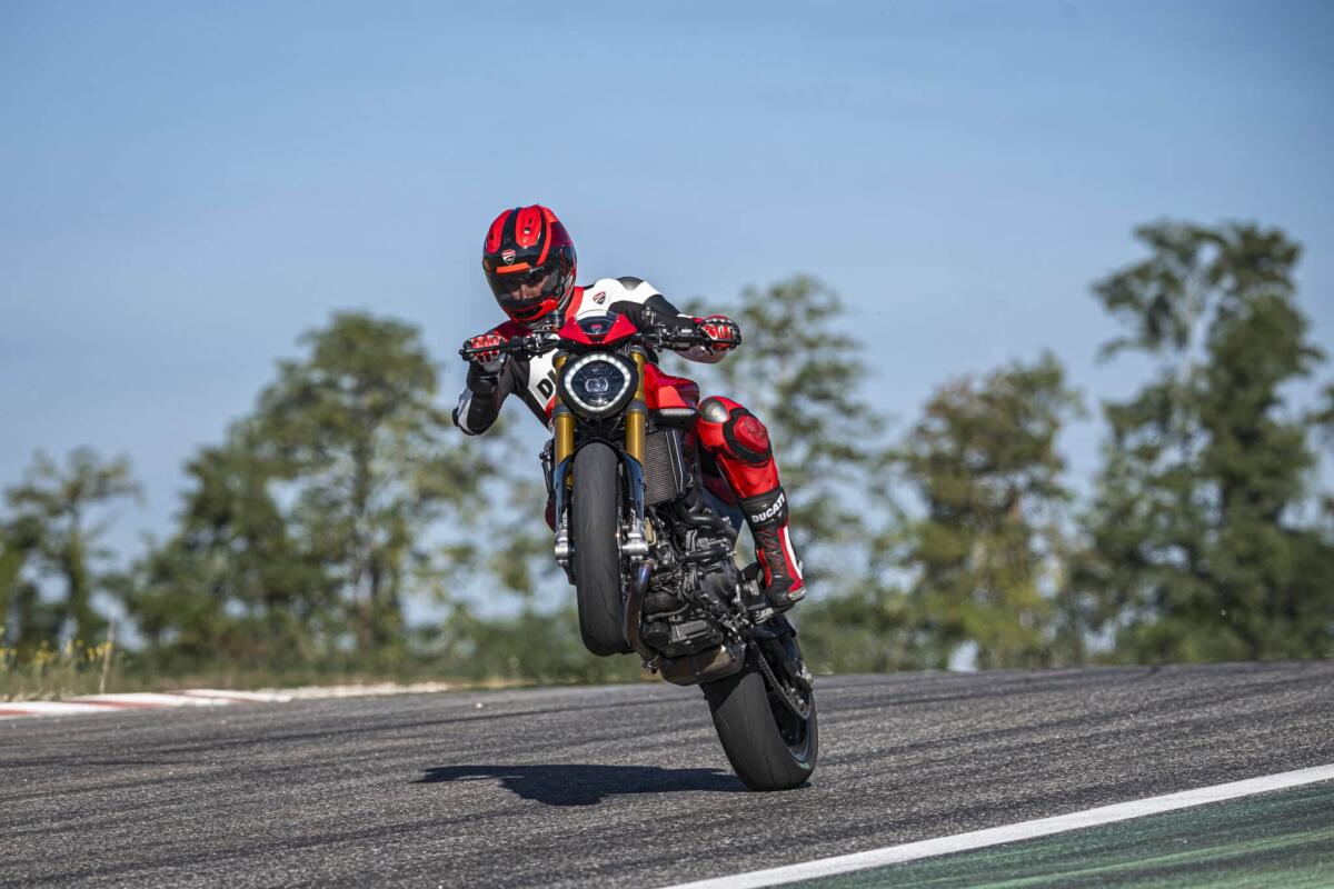 Ducati Monster SP 2023: più leggera e con 111 CV - Ducati Monster SP 2023: più leggera e con 111 CV